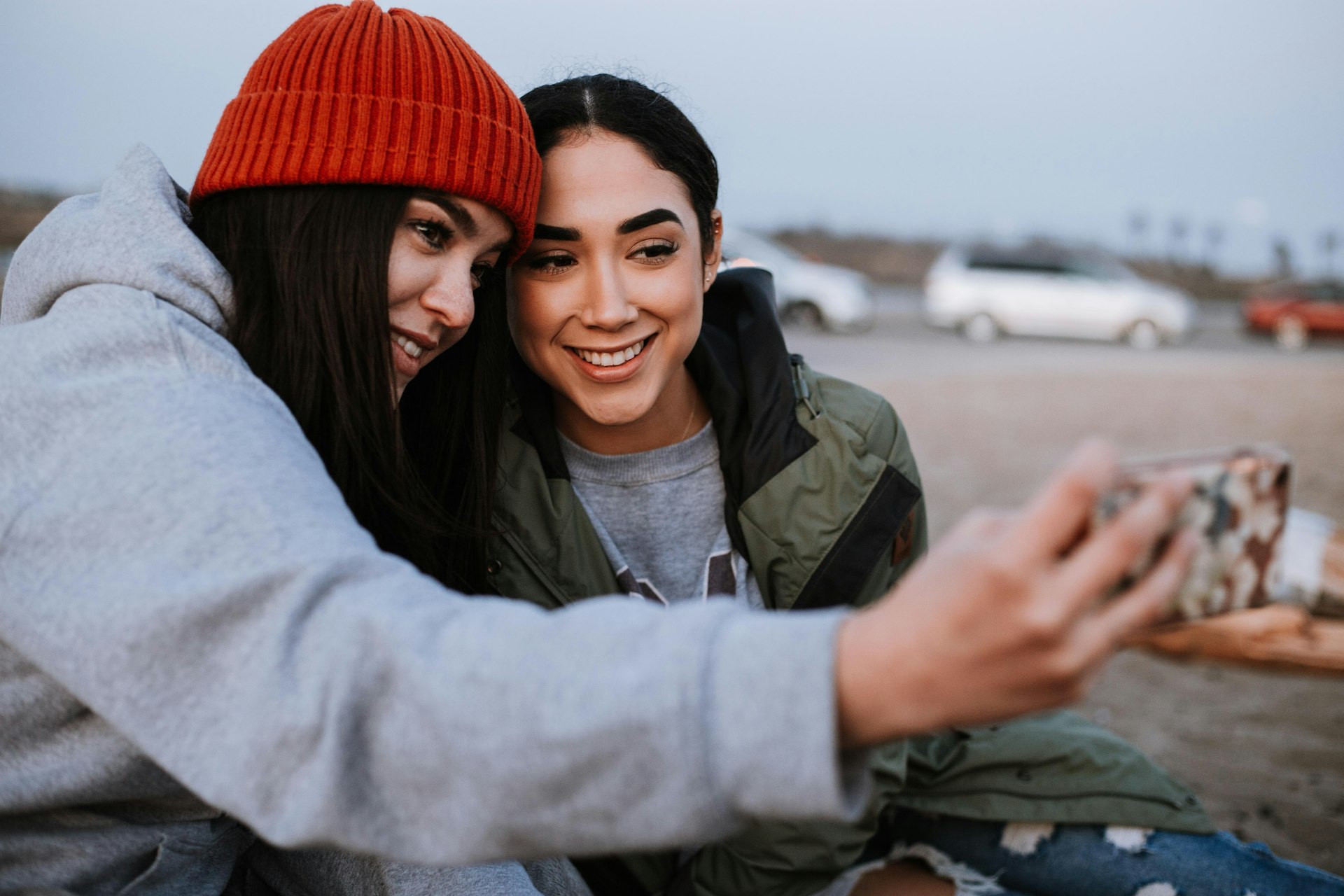 How Social Media Shapes Family Relationships: Benefits, Risks, and Practical Solutions